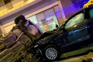 Κόρινθος: Σοβαρό τροχαίο στον παράλληλο της εθνικής οδού κοντά στο πεδίο βολής - Δύο τραυματίες [Εικόνες]