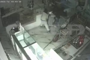 Αδίστακτοι ληστές ξάφριζαν ντελιβεράδες - Τους έστηναν καρτέρι έξω από πολυκατοικίες [βίντεο]