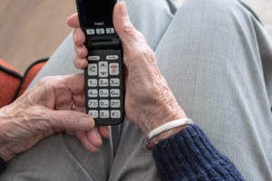 Σοβαρό τροχαίο στη Βούλα: Δίκυκλο συγκρούστηκε με λεωφορείο [Εικόνες] - εικόνα 4