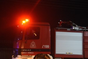 Συγκλονιστικές εικόνες από τη φωτιά στο εστιατόριο στη Λ. Αμφιθέας - Πληροφορίες για τρεις τραυματίες [βίντεο]