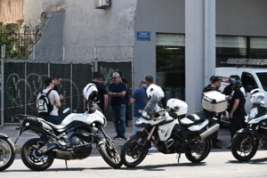 Ο "John Ripper" της ΕΛΑΣ: Υπαρχιφύλακας και συνοδός χρυσαυγίτη βουλευτή πουλούσε παράνομα όπλα στη μαύρη αγορά - εικόνα 3