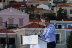Χάλκη: Εκλεψε την παράσταση το ηλεκτροκίνητο καΐκι που μετέφερε τον πρωθυπουργό [Εικόνες]