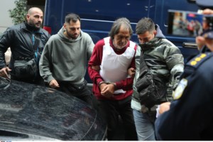 Σαλαμίνα: Δεν τον αναλαμβάνει κανείς δικηγόρος - Ανέκφραστος ο 71χρονος που σκότωσε τη Γεωργία, πήρε προθεσμία