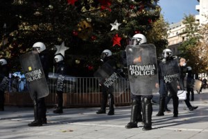 Επέτειος Γρηγορόπουλου: Νέα πορεία στο κέντρο της Αθήνας - Κλειστοί δρόμοι και Μετρό [εικόνες] - εικόνα 10