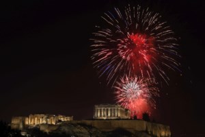 Εκπληκτικές εικόνες στο Παρίσι: Ένα εκατ. Γάλλοι στο Champs-Élysées γιόρτασαν την έλευση του 2023 - εικόνα 4
