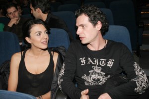 Μαρία Σολωμού: Ποζάρει τόπλες στην αγκαλιά του αγαπημένου της Mente Fuerte - εικόνα 5