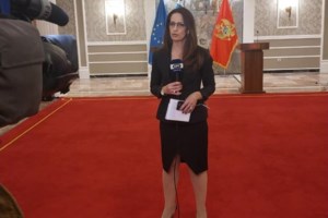 Χρύσα Ρουμελιώτη: "Μισή" η παραίτηση της δημοσιογράφου - Δεν φεύγει από την ΕΡΤ, μόνο από το ρεπορτάζ της Προεδρίας