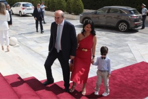 Ο βουλευτής Σταμάτης στη Βουλή με γυναίκες με πρόβλημα όρασης και σκύλο οδηγό- Το μήνυμα για την προσβασιμότητα των ΑμΕΑ - εικόνα 5