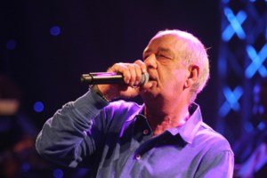 Στην υγειά του Δημήτρη – Ο "ανεπιθύμητος" Μητροπάνος συνάντησε τον πατέρα του στα 29 - Ο κομμουνισμός, οι αποβολές και ο Ζαμπέτας