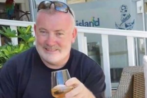 Ηράκλειο Κρήτης: Βούτηξαν γυμνοί στο ιστορικό συντριβάνι