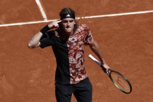 Στέφανος Τσιτσιπάς: Ακάθεκτος στον 4ο γύρο του Roland Garros - 3-0 σετ τον Σβάρτσμαν