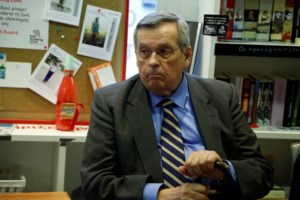 "Ξαναχτύπησε" ο Στέφανος Μάνος: Να αποζημιώσουν οι οδηγοί με τα φθαρμένα λάστιχα, όχι να αποζημιωθούν