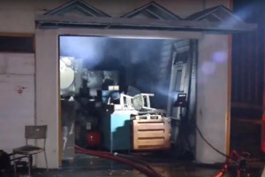 Φωτιά στη βιομηχανική περιοχή της Σίνδου - Κάηκε ολοσχερώς αποθηκευτικός χώρος