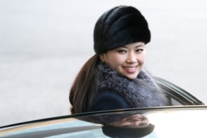 Βόρεια Κορέα: Η σύζυγος του Κιμ Γιονγκ Ουν εμφανίστηκε δημόσια για πρώτη φορά εδώ και ένα χρόνο