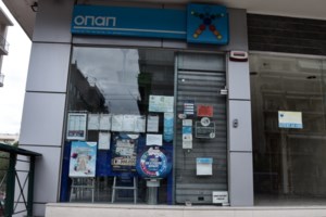 Θεσσαλονίκη: Ρίχνουν ανθρώπους από ποδήλατα και πατίνια και τους ληστεύουν στη Νέα Παραλία [βίντεο] - εικόνα 2