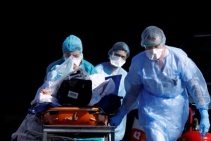 Γαλλία: 395 νεκροί σε 24 ώρες από κορονοϊό - Σχεδόν 20.000 στο σύνολο - εικόνα 2