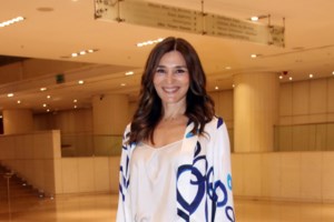 Η Μαρία Ναυπλιώτου έκανε τον πιο στιλάτο συνδυασμό με μαύρο φόρεμα και μπότες σε βραδινή έξοδο