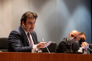 Κομισιόν: "Γελοίο και αβάσιμο" το δημοσίευμα περί ελληνικής κυβέρνησης τεχνοκρατών - Το διακινεί ο ΣΥΡΙΖΑ