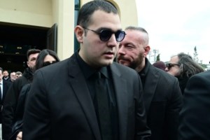 Αλέξης Κούγιας - Τι λέει ο γιος του για την Εύη Βατίδου: "Δεν θα έλεγα ότι είναι η παραδοσιακή Ελληνίδα μάνα" - εικόνα 2