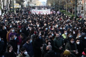 Μεγάλη συγκέντρωση διαμαρτυρίας φοιτητών και εκπαιδευτικών και στην Πάτρα [εικονες βίντεο]