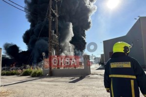 Φωτιά σε εργοστάσιο στην Αυλίδα: Έκτακτα μέτρα  για τους καπνούς -  Οδηγίες προς τους πολίτες