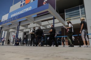 Στο mega εμβολιαστικό κέντρο της Ρόδου ο Κικίλιας - Εκκληση να εμβολιαστούν οι πολίτες