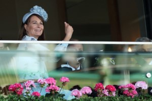 Έμα Στόουν: Το περίεργο Louis Vuitton φόρεμα με τα cut outs και τις διαφάνειες που φόρεσε στη Νέα Υόρκη - εικόνα 6