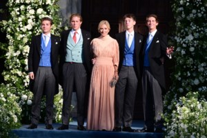 Οι άγνωστες εγγονές της Άννας Μαρίας: Οι κόρες της Αλεξίας στον γάμο της θείας τους με μεταποιημένα ρούχα της μαμάς τους - εικόνα 7