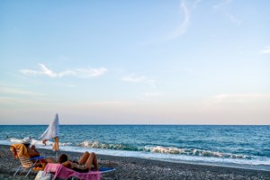 Καιρός: Ανεβαίνει πάλι η θερμοκρασία στους 34 βαθμούς - Πού θα σημειωθούν τοπικές καταιγίδες