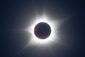 Ο "χορός" δύο άστρων που οδεύει προς έκρηξη - Τι είχε προβλέψει ο Αϊνστάιν πριν από 100 χρόνια - εικόνα 2