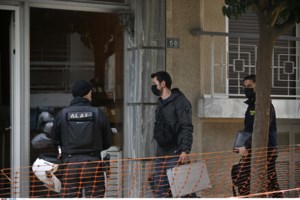 Φρίκη στις Σέρρες: 55χρονος προσπάθησε να κάψει την 37χρονη σύζυγό του - Γεμάτο βενζίνη το σπίτι - εικόνα 2