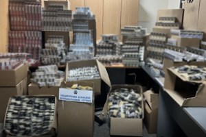 Καλλιθέα: Άγνωστοι έκαψαν τρία βανάκια των ΕΛΤΑ - Ζημιές και σε σταθμευμένο ΙΧ