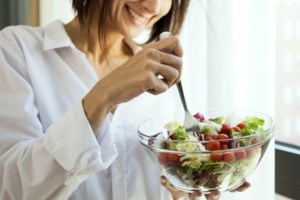 Ποια φάρμακα δεν πρέπει να παίρνουμε μαζί με τον καφέ μας και γιατί - εικόνα 2