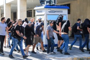 Πάρος: Αγωνία για τον 42χρονο σέρφερ που αγνοείται - Συνεχίζονται οι έρευνες για τον εντοπισμό του