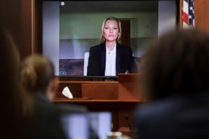 Κέιτ Μος: Εκλεισε τα 50 στο Παρίσι - Τα δύο πάρτι γενεθλίων και το no pants look της