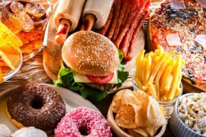 Τα δύο πιο επικίνδυνα υπερεπεξεργασμένα τρόφιμα που πρέπει να κόψουμε... μαχαίρι