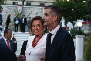 Κώστας Μπακογιάννης: Πάντρεψε ζευγάρι 87 και 85 ετών - Η τρυφερή ανάρτηση