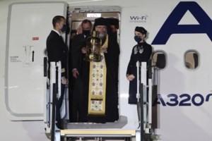 Άγιο Φως: Στην Αθήνα με ειδική πτήση το απόγευμα του Μεγάλου Σαββάτου