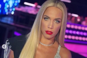 Κατερίνα Στικούδη: Με τον σύζυγο και τον γιο της σε παιδικό καροτσάκι, στη διαμαρτυρία των καλλιτεχνών [Εικόνες] - εικόνα 9