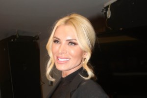 Έβαλε τα κλάματα η Καινούργιου: "Τόσο κακό είναι να λέει μία γυναίκα που κοντεύει τα 40 ότι θέλει να κάνει παιδί;"