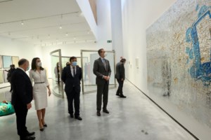 Κέιτ Μίντλετον: Η αβίαστα κομψή εμφάνιση με λευκό πουκάμισο κορμάκι