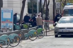 Τρόμος στη Γαλλία: Άντρας σκότωσε γυναίκα αστυνομικό έξω από το Παρίσι - Τη μαχαίρωσε στο λαιμό