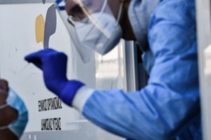 Επιστρέφει ο κορονοϊός, αυξάνονται τα κρούσματα - Πολύ υψηλή η μεταδοτικότητα της "Eris"