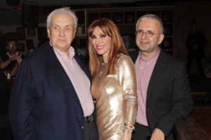 Σπάνια φωτό: Ο Δημήτρης Κοντομηνάς με τη δεύτερη σύζυγό του και τον Μπιλ Κλίντον στην Ουάσινγκτον