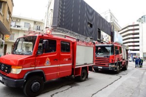 Φωτιά στη Θεσσαλονίκη: Αυτοκίνητο κάηκε ολοσχερώς [εικόνες - βίντεο]