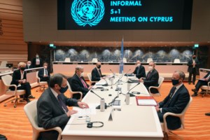 Κυπριακό: Συνεχίζεται την Πέμπτη η πενταμερής στη Γενεύη - Απογοήτευση Αναστασιάδη για τις θέσεις Τατάρ