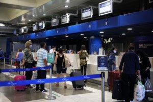 Μετάλλαξη Όμικρον: Αυτά είναι τα συμπτώματα που προκαλεί - Εξαιρετικά μεταδοτική, αλλά ήπια ασθένεια - εικόνα 3