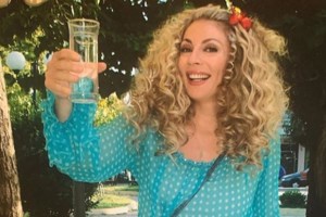 Η Σμαράγδα Καρύδη στην Διονυσίου Αρεοπαγίτου με τον Γιάννη - εικόνα 4