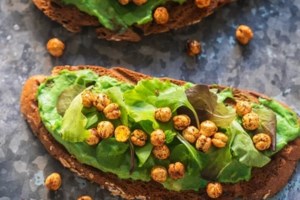 Το μυστικό για να ζήσουμε περισσότερα χρόνια: Τι δείχνει νέα έρευνα για το βάρος του σώματος