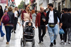 Ειρήνη Παπαδοπούλου: Η στιλάτη βραδινή εμφάνιση με ολόσωμη denim φόρμα - εικόνα 7